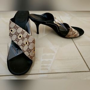 Gucci canvas sandals 10B
